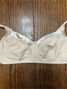 Bestform Satin Trim Wireless Cotton Bra with Unlined Cups 5006715 42D Beige